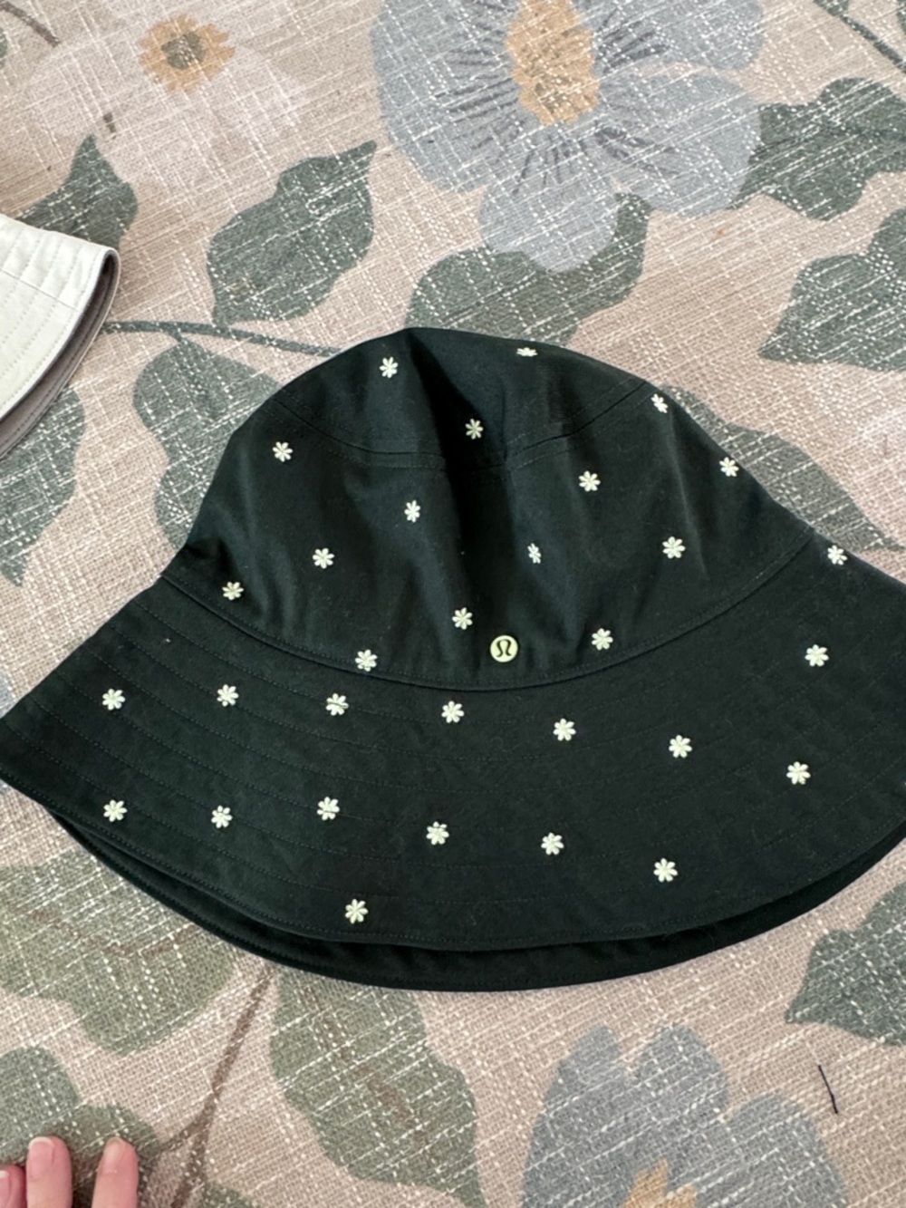 New- Lululemon Bucket Hat- Green Daisy- S/M